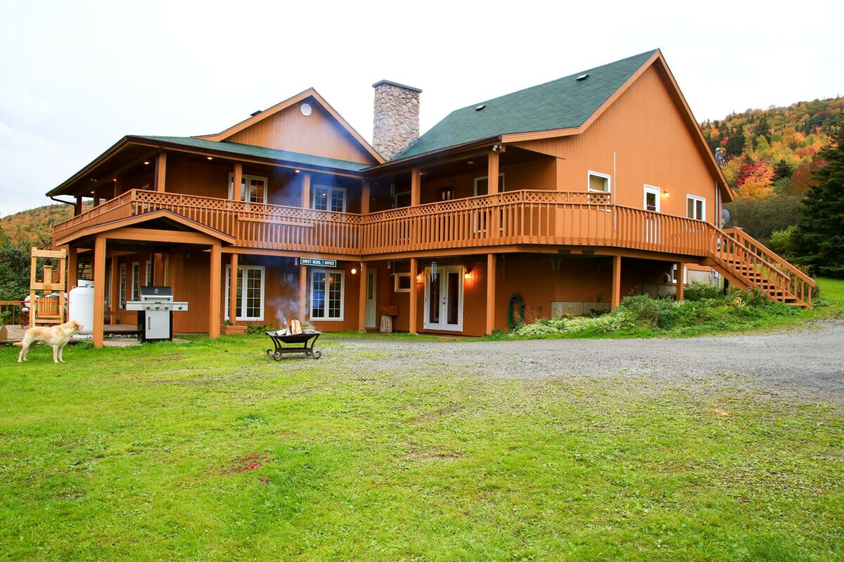 Salmon Pool Inn & Cottages